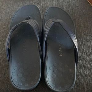 Vionic navy platform sandals